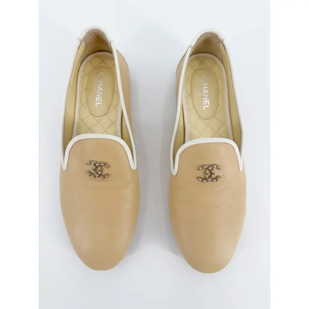 Chanel Tan Lambskin Leather Chain CC Logo Trim Loafers Opera Flats 38.5 G31630